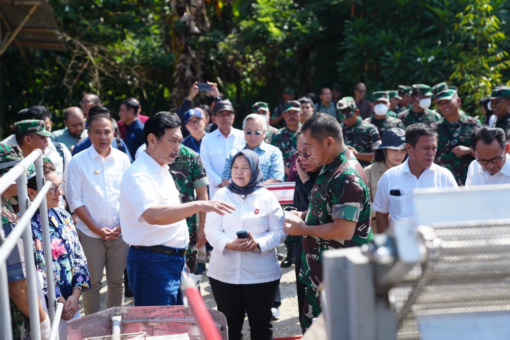 TNI AD Ujicoba Inovasi Alat Pembersih Sampah