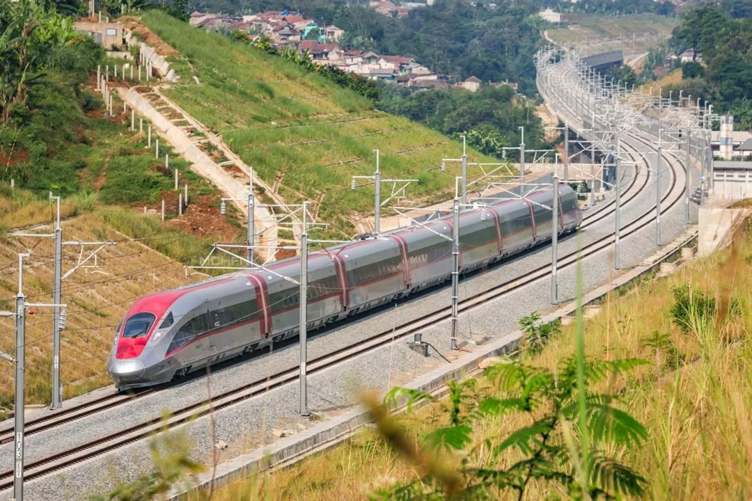 10 Tahun Pemerintahan Jokowi, RI Bangun 1.731 Km Jalur Kereta