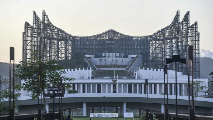 Jokowi Resmikan Peletakan Batu Pertama Proyek Investasi di IKN