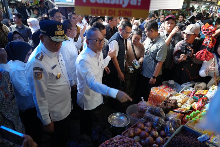 Menko Pangan Zulhas Pastikan Harga Bapok di Makassar Stabil dan Lebih Murah Dibanding Jawa