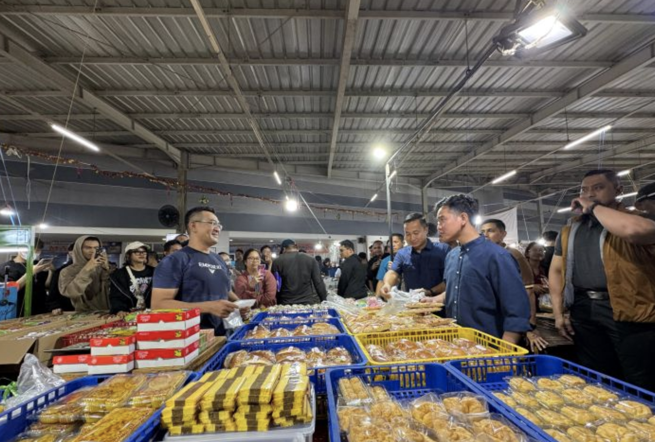 Gibran Kunjungi Sentra Kue Subuh, Dengarkan Keluhan Pedagang Pasca Unjuk Rasa