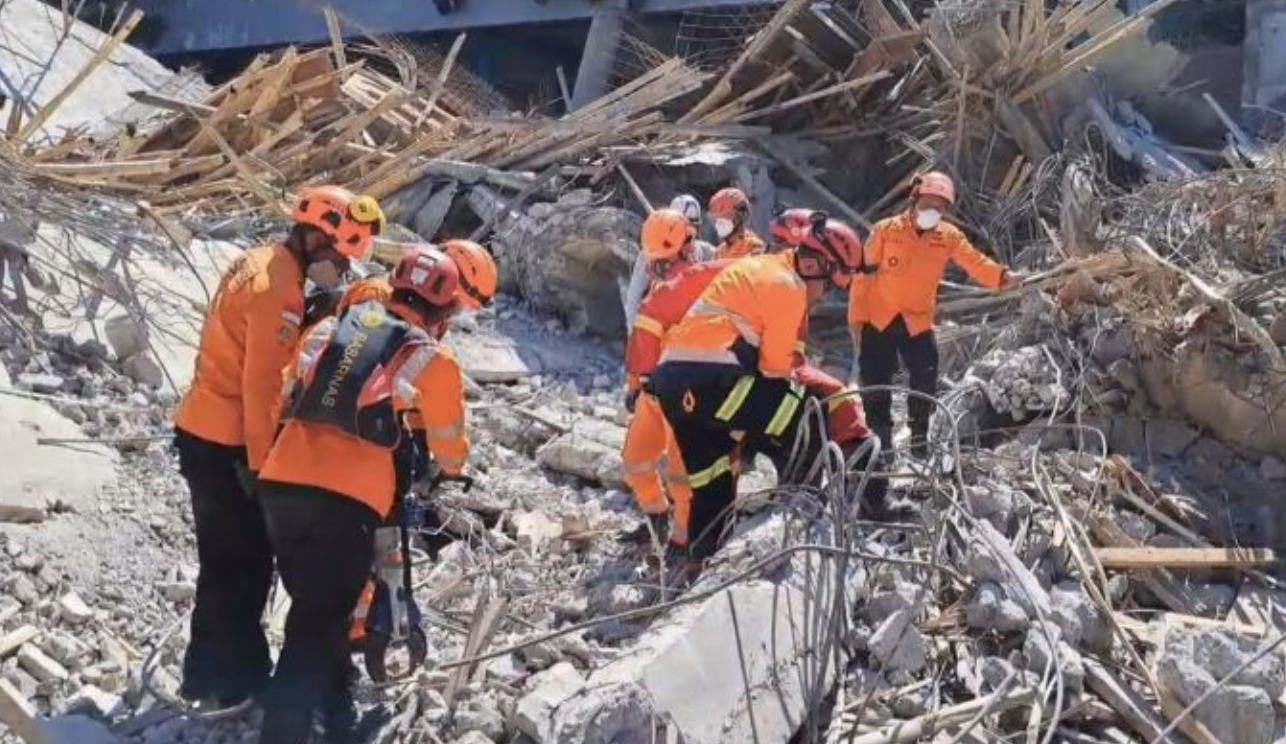 Evakuasi Korban Musala Ambruk di Sidoarjo Diperpanjang hingga Malam Ini