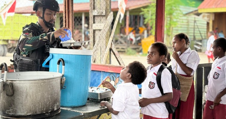 TNI peduli gizi anak sekolah di Nduga, Papua