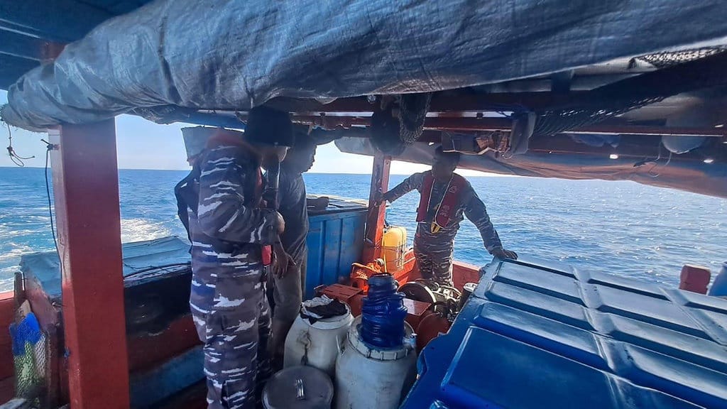 Ledakan di Laut Nias: TNI AL Bongkar Kapal Bom Ikan dan Amankan 1 Ton Hasil Curian