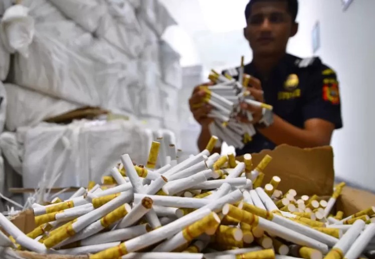 Bea Cukai Sita Jutaan Batang Rokok Ilegal di Kalimantan Barat