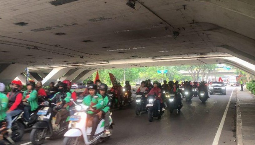 Buruh Konvoi ke Monas, May Day 2026 Berlangsung Meriah