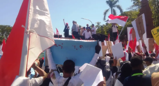 Ribuan Warga Sidoarjo Gelar Aksi Dukung Keberlanjutan Program MBG, Ini Alasannya
