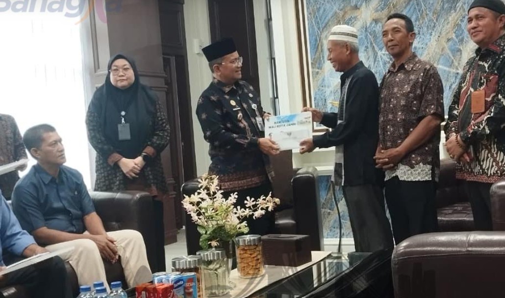 Pemkot Jambi Salurkan Bantuan untuk Tiga Rumah Ibadah