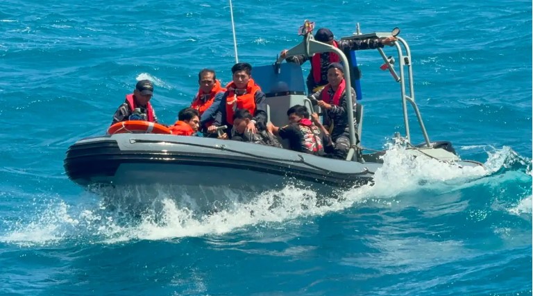 TNI AL Evakuasi Tiga Jenazah Korban KM Virgo, Operasi SAR Terus Dilanjutkan