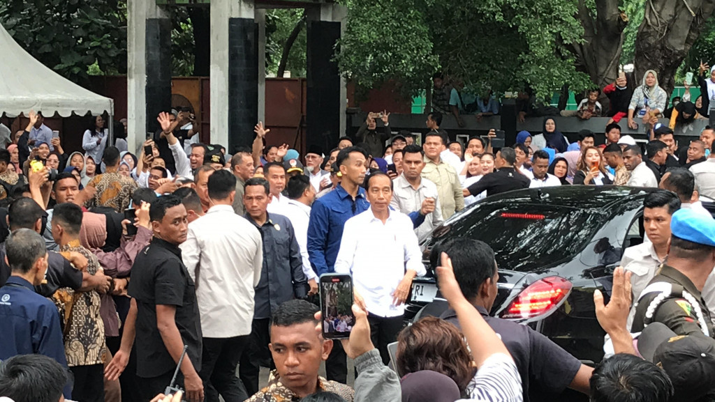 Suasana Presiden Jokowi saat menyambangi Kota Bekasi, Jumat (16/2/2024).