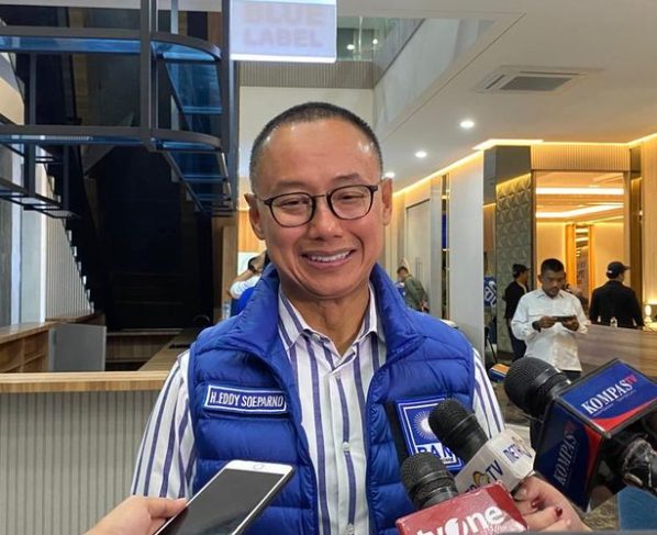 Sekretaris Jenderal Partai Amanat Nasional (PAN) Eddy Soeparno di kantor DPP PAN, Pasar Minggu, Jakarta Selatan, Kamis (13/4/2023). (KOMPAS.com/Fika Nurul Ulya)