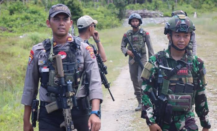 Satgas Damai Cartenz Amankan Tiga Senpi Usai Kontak Tembak dengan Kelompok Bersenjata di Dekai Papua