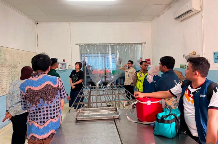 Kepala BGN Tinjau Korban Dugaan Keracunan MBG, Dapur SPPG Karangturi Dihentikan Sementara